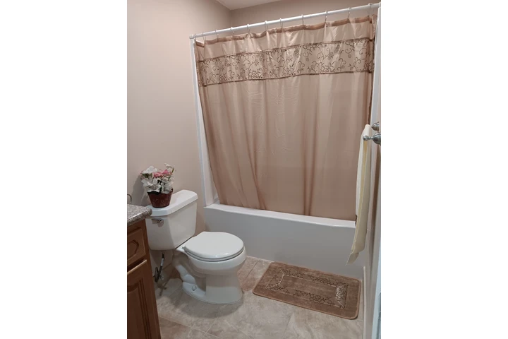 $750 : CUARTO DE RENTA image 4