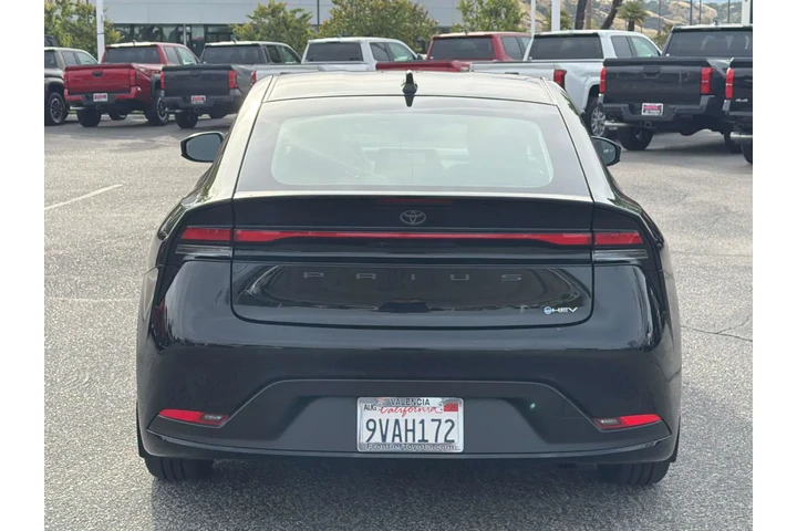 $28075 : Toyota Prius 2026 LE 4dr Hat image 4