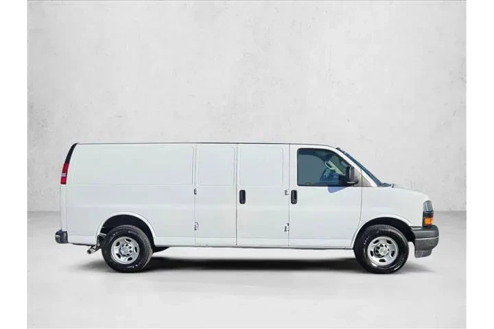 $32791 : Chevrolet Express 2022 2500 image 4