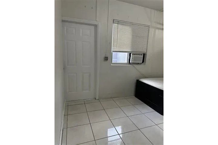 $1000 : Se Renta Estudio image 3