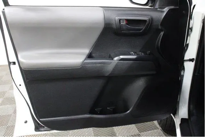 $25998 : Toyota Tacoma 2022 4x2 SR 4d image 6