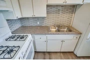 $1300 : Charming Courtyard Apartments thumbnail