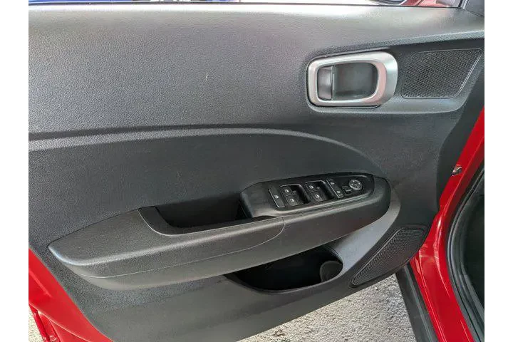 $16494 : Hyundai VENUE 2023 SEL 4dr C image 8