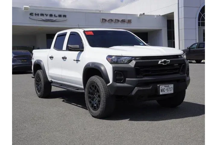 $38676 : Chevrolet Colorado 2024 4x4 image 2