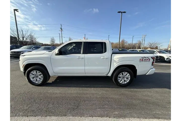 $31072 : Nissan Frontier 2023 4x4 S 4 image 6