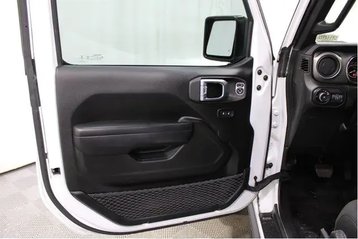 $31982 : Jeep Wrangler 2021 4x4 Willy image 6