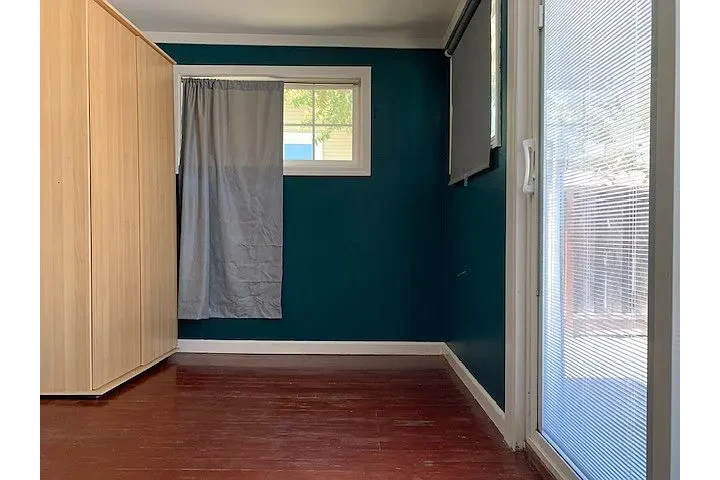 $800 : Spacious bright and airy 2 bed image 7