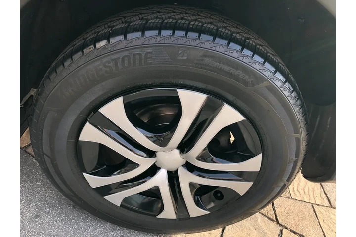 $12950 : 2015 RAV4 LE AWD image 9