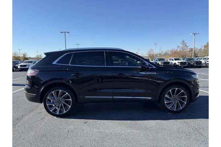 $32488 : Lincoln Nautilus 2021 AWD Re image 9