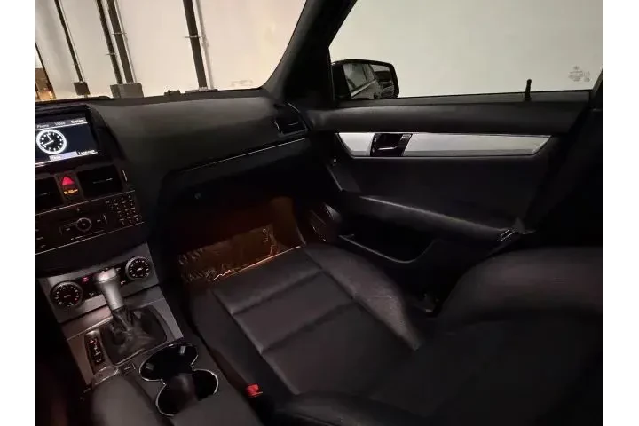 $11300 : 2011 C-CLASS image 7