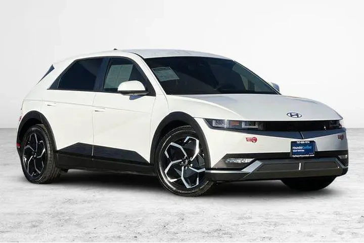 $23390 : Hyundai IONIQ 5 2024 SE 4dr image 2