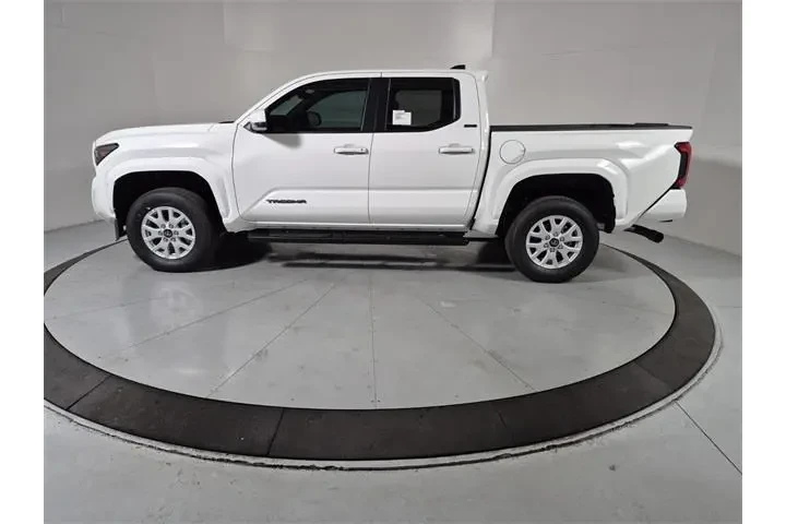 $37874 : Toyota Tacoma 2025 4x4 SR5 4 image 2