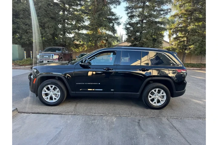 $31000 : Jeep Grand Cherokee 2023 4x4 image 2