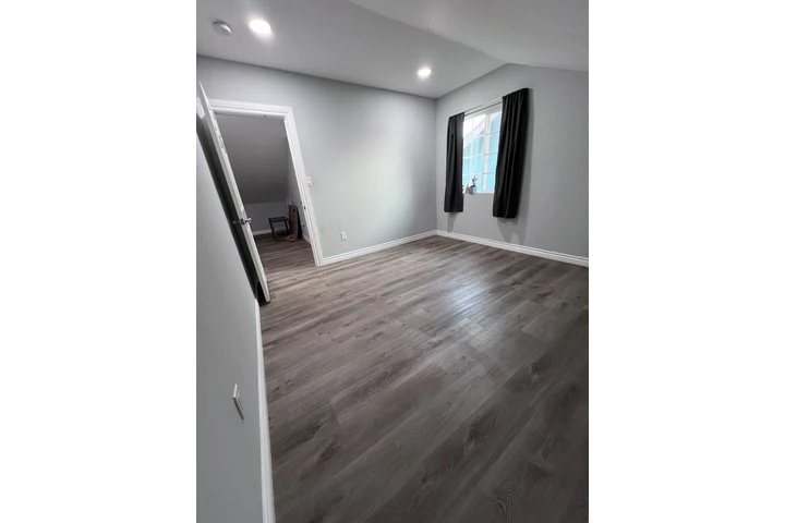 $875 : LOS ÁNGELES image 2