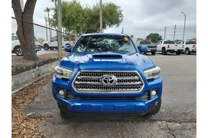 $27030 : Toyota Tacoma 2017 4x2 TRD O image 2