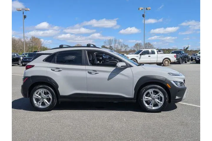 $18992 : Hyundai KONA 2022 SEL 4dr Cr image 2