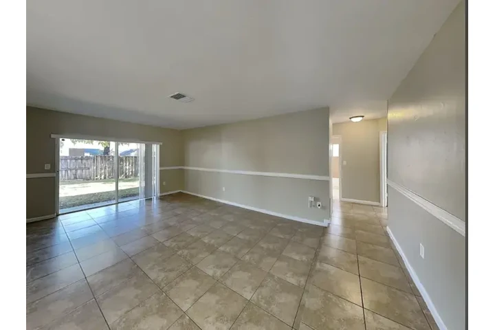 $1900 : Low income house for rent image 1