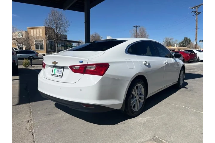 2016 Malibu Hybrid image 5