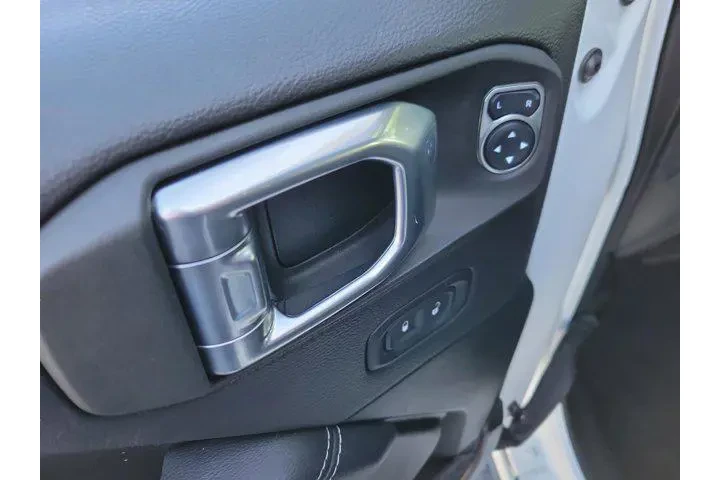 $26988 : Jeep Wrangler Unlimited 2021 image 9