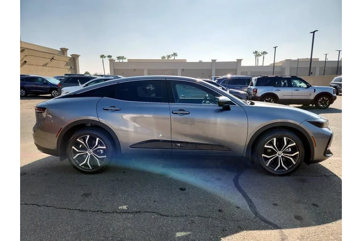 $34998 : Toyota Crown 2023 AWD XLE 4d image 4