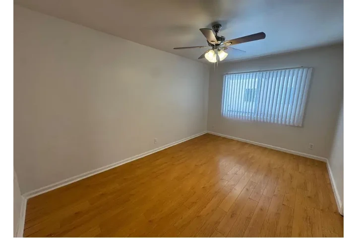 $2000 : 2 Bed apartment In Kenmore Ave image 3