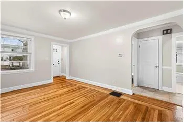 $1350 : Rental property with 2 bedro image 3