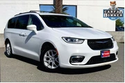 $25985 : Chrysler Pacifica 2022 Touri thumbnail