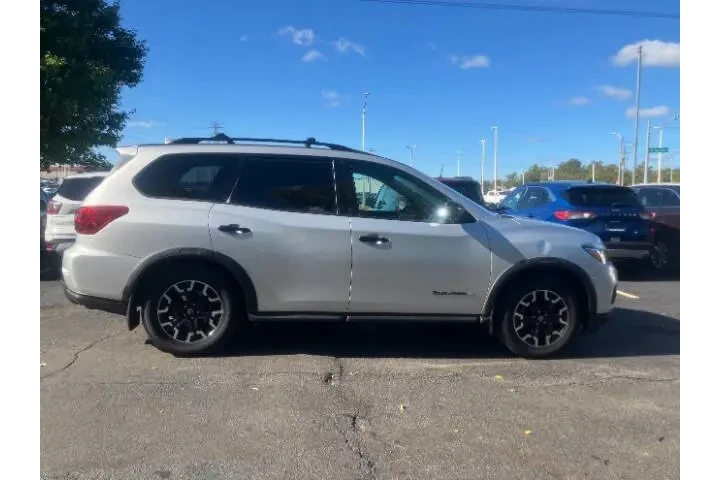 $20500 : 2019 Pathfinder SL image 1