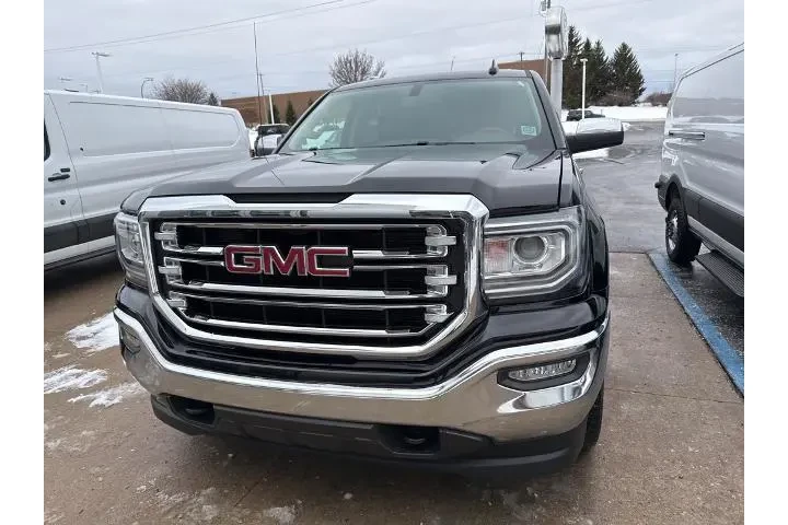 $27458 : GMC Sierra 1500 2017 4x4 SLT image 2