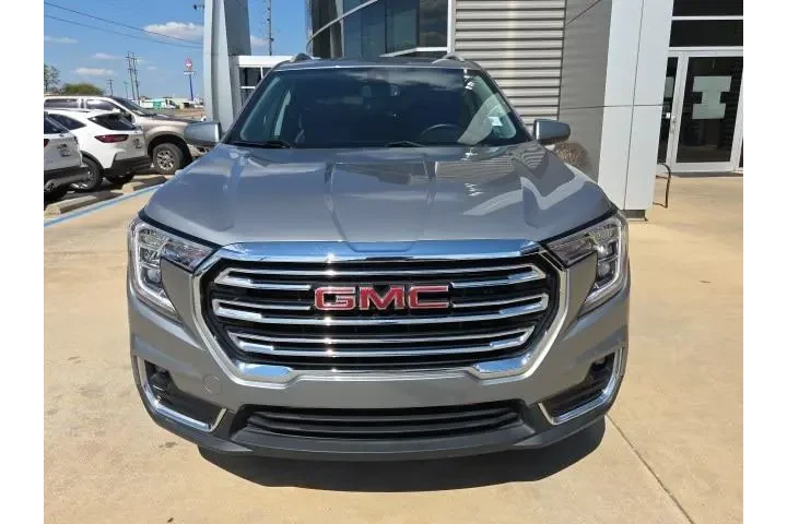 $19900 : GMC Terrain 2024 AWD SLT 4dr image 2