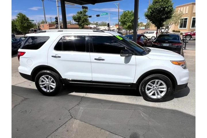 2015 Explorer XLT 4WD image 4