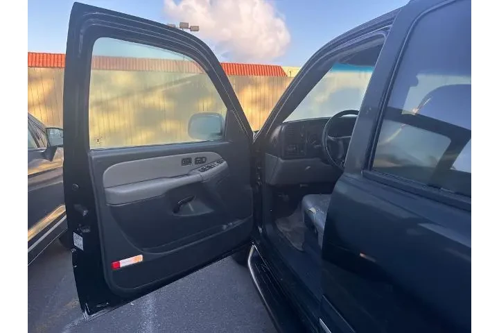 $5500 : Chevrolet Suburban 2000 1500 image 7