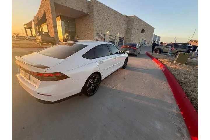 $27995 : Honda Accord Hybrid 2023 Spo image 5