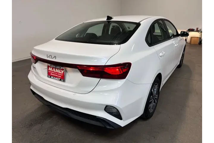 $16407 : Kia Forte 2023 LXS 4dr Sedan image 3