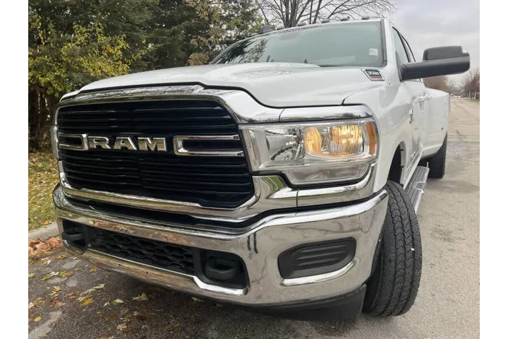$43997 : 2021 RAM 3500 Big Horn image 4