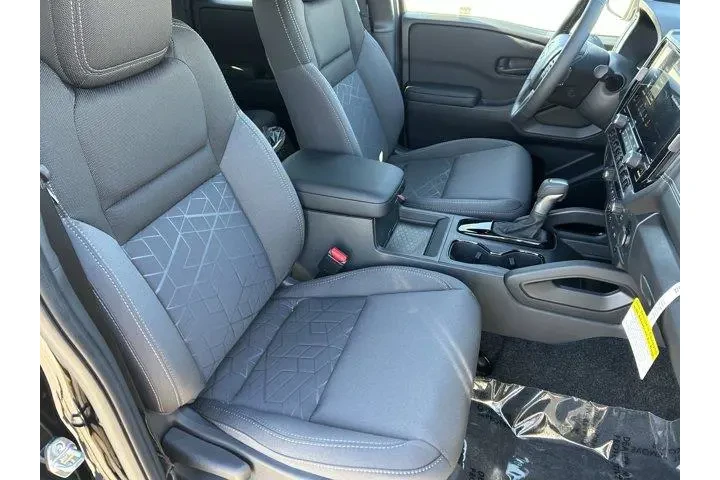 $38035 : Nissan Frontier 2026 4x2 S 4 image 10