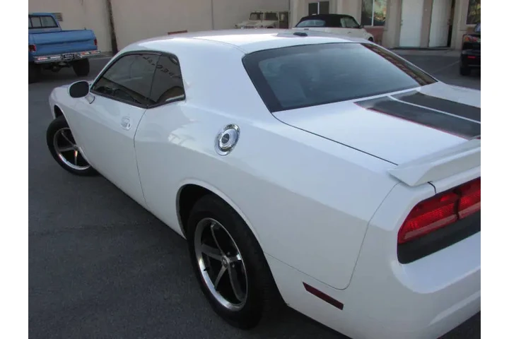 $8995 : 2010 Challenger SE image 8