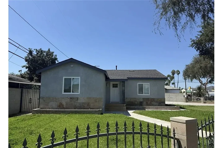 $1990 : READY**Blount Pl, Lynwood, CA image 2
