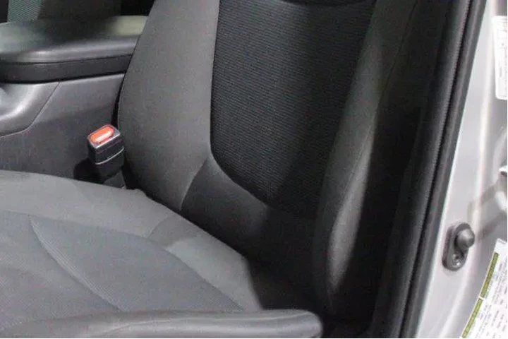 $30998 : Toyota RAV4 2024 AWD LE 4dr image 5