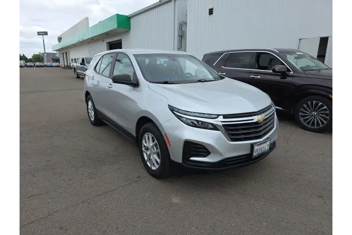 $19775 : Chevrolet Equinox 2022 4x4 L image 1