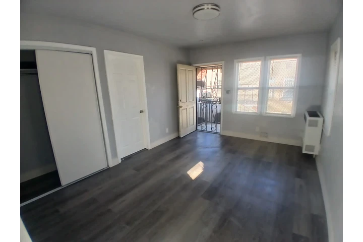 $1950 : 1 Rec. 1 Bano image 5