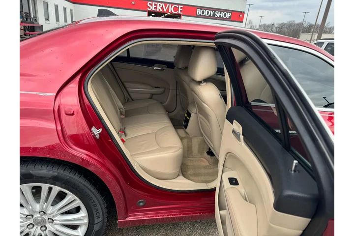 $9450 : 2012 300 4dr Sdn V6 Limited A image 9