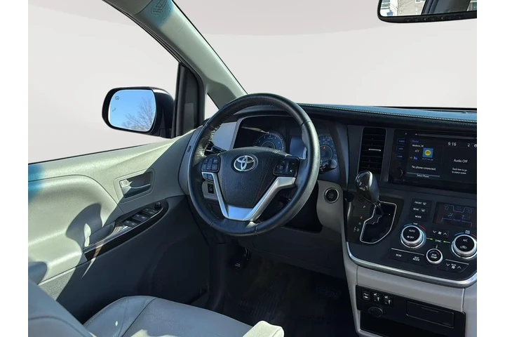 $19489 : 2017 Sienna XLE 8-Passenger image 7