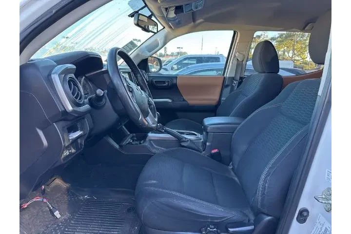 $28816 : Toyota Tacoma 2017 4x4 TRD P image 6