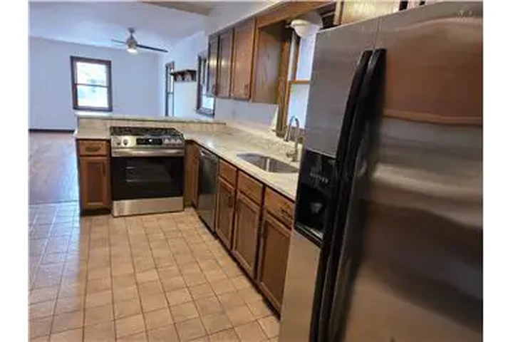 $3200 : Rental property with 3 bedro image 3