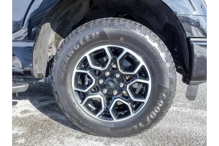 $38484 : Ford F-150 2022 4x4 XL 4dr S image 9