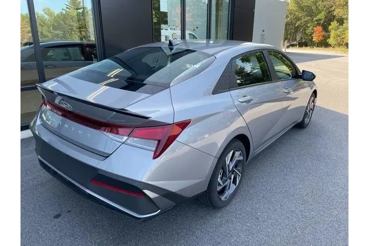 $20000 : Hyundai ELANTRA 2025 SEL Spo image 6