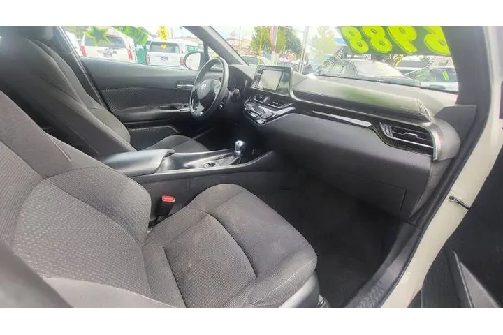 $15988 : 2018 C-HR XLE Premium image 1