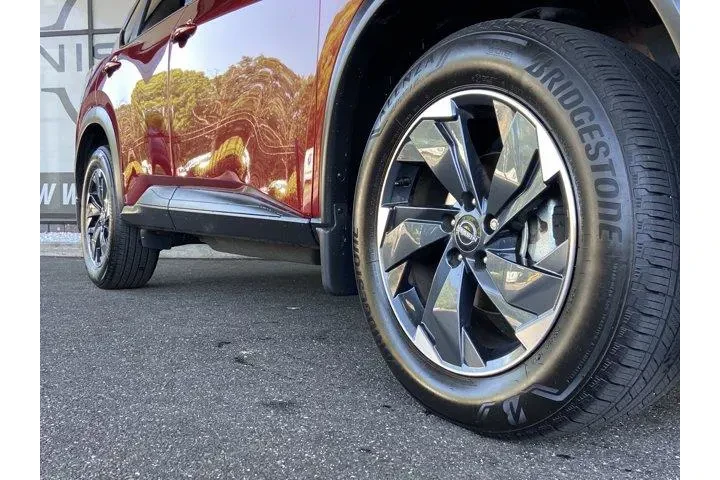 Nissan Rogue 2024 AWD SV 4dr image 9