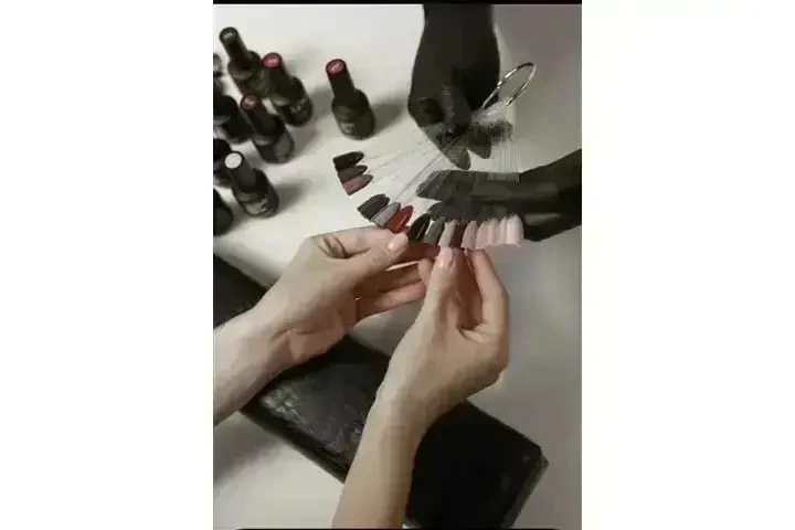 BUSCAMOS MANICURISTAS EN LA. image 2